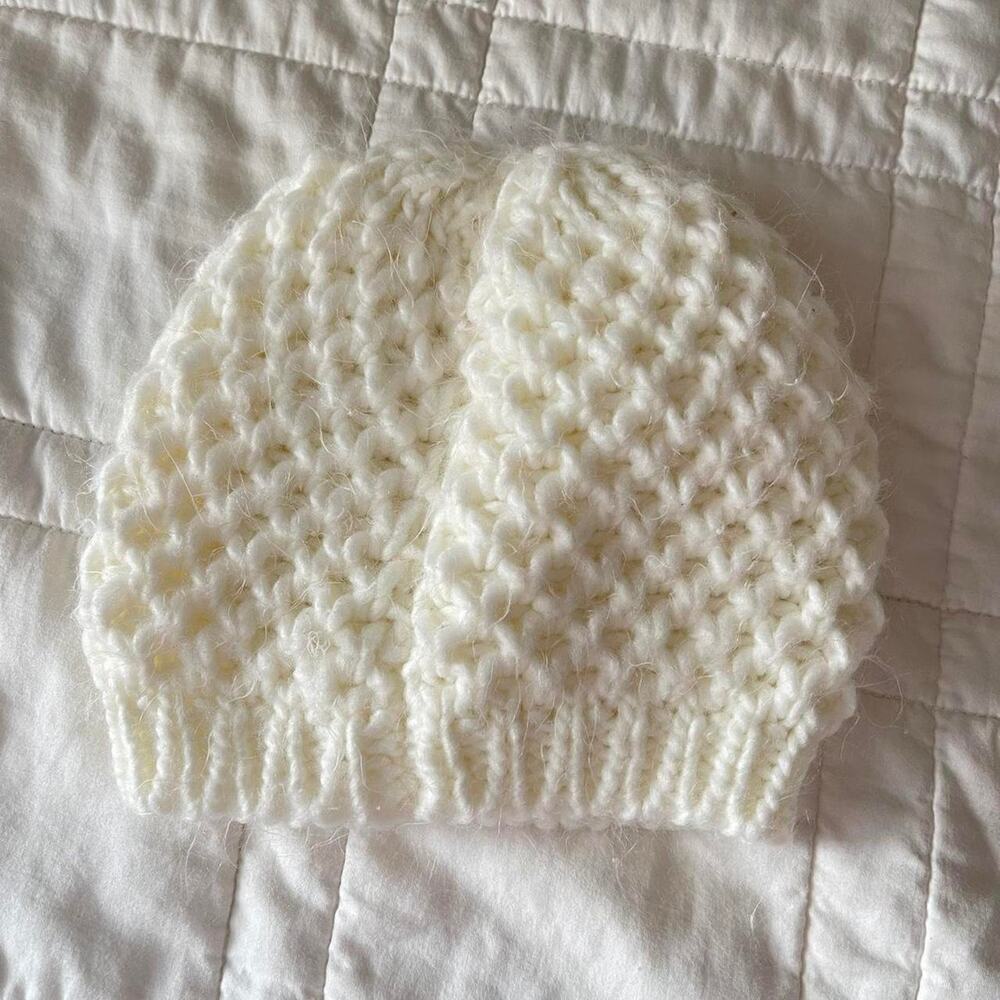 White chunky knit beanie womens hat warm cozy winter cottage autumn romantic - Picture 2 of 4